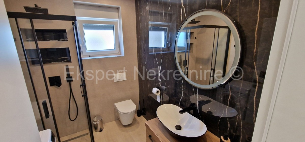 Seget D., 2-bedroom apartment 69m2 + garden 99 m2, new building, furnished, parking