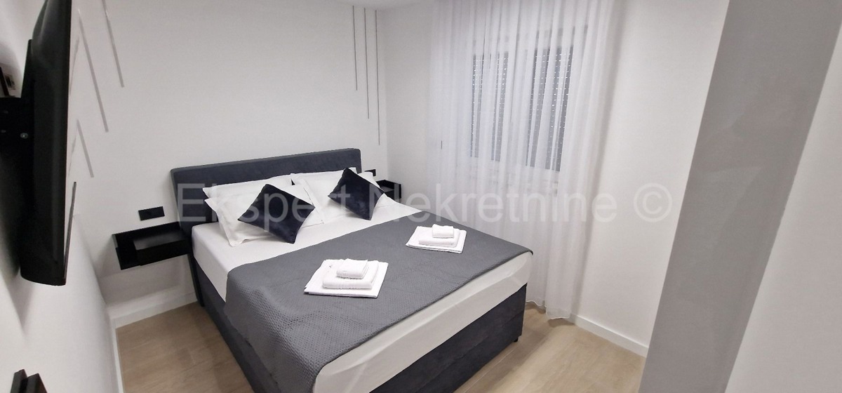 Seget D., 2-bedroom apartment 69m2 + garden 99 m2, new building, furnished, parking