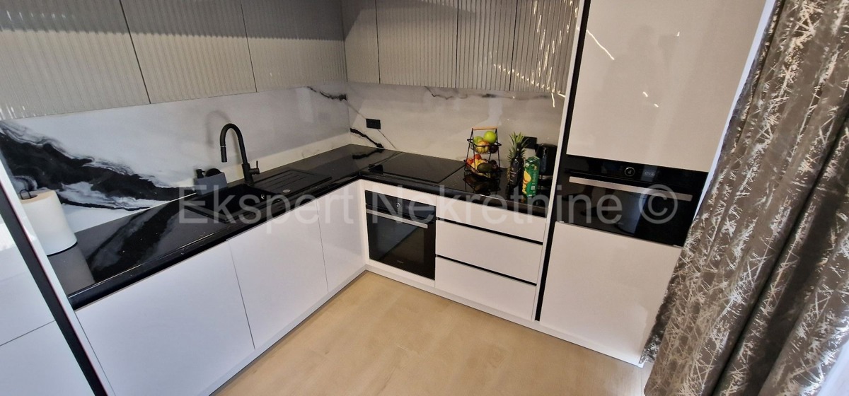 Seget D., 2-bedroom apartment 69m2 + garden 99 m2, new building, furnished, parking