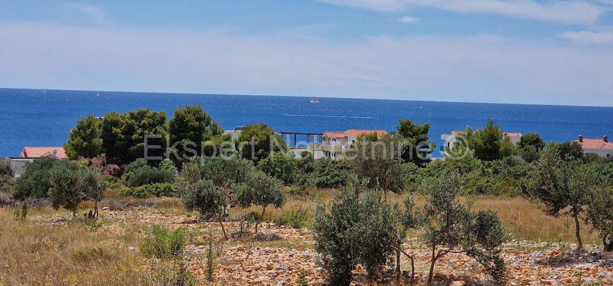 Rogoznica, Lozica, edificio. terreno 1684 m2, 300 m dal mare, vista