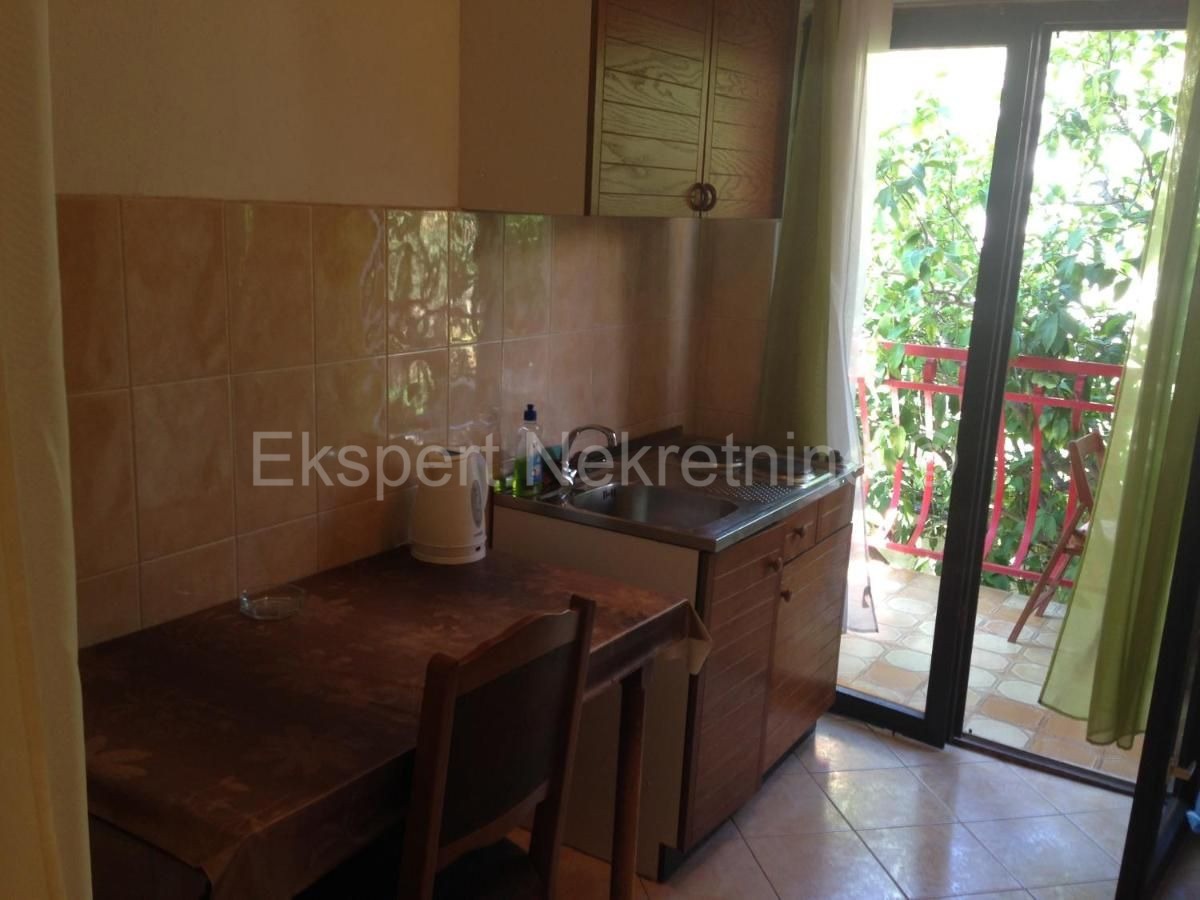 Trogir, Saldun, casa bifamiliare 430m2, garage, prima fila al mare, a 20 m dalla spiaggia