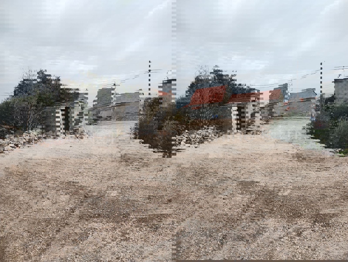 Sevid, Zaselo, terreno edificabile 1200m2, 700 m dal mare e dalla spiaggia