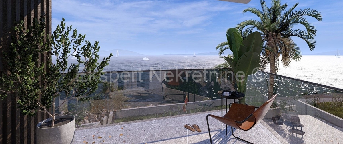 Čiovo, Okrug, 3-bedroom apartment 112 m2 + garden with swimming pool 250m2, FIRST ROW TO THE SEA