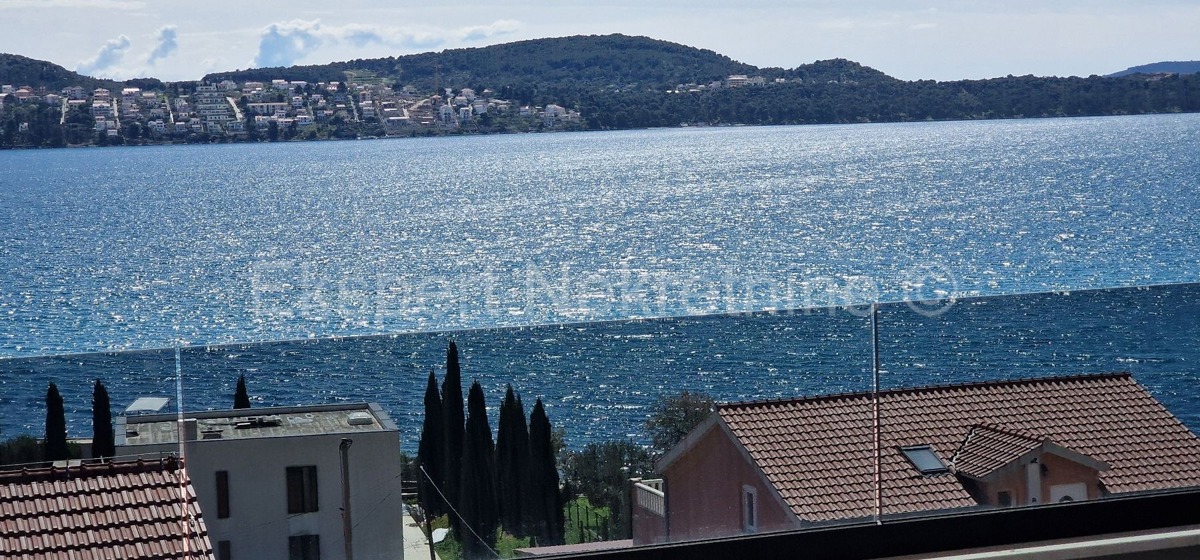 Seget D., penthouse 174 m2, new building, panoramic sea view, 2 garages