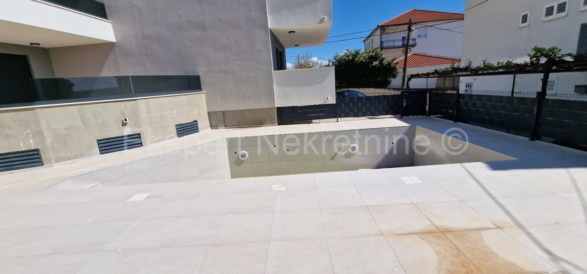 Seget D., penthouse 174 m2, new building, panoramic sea view, 2 garages