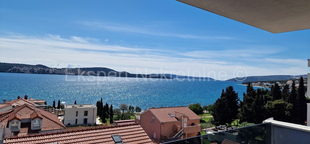 Seget D., penthouse 174 m2, new building, panoramic sea view, 2 garages