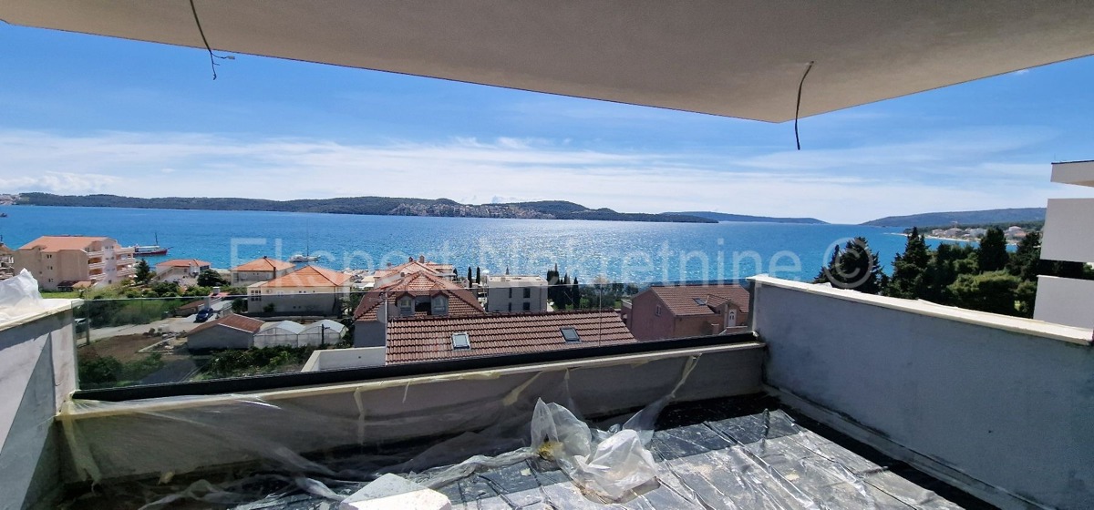 Seget D., penthouse 174 m2, new building, panoramic sea view, 2 garages