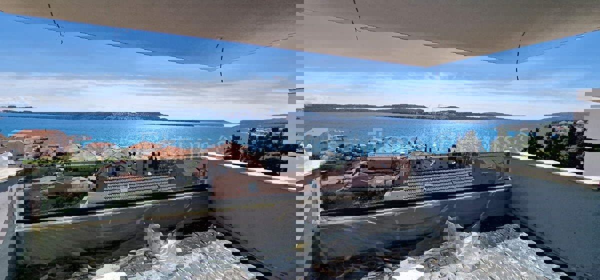Seget D., penthouse 174 m2, new building, panoramic sea view, 2 garages