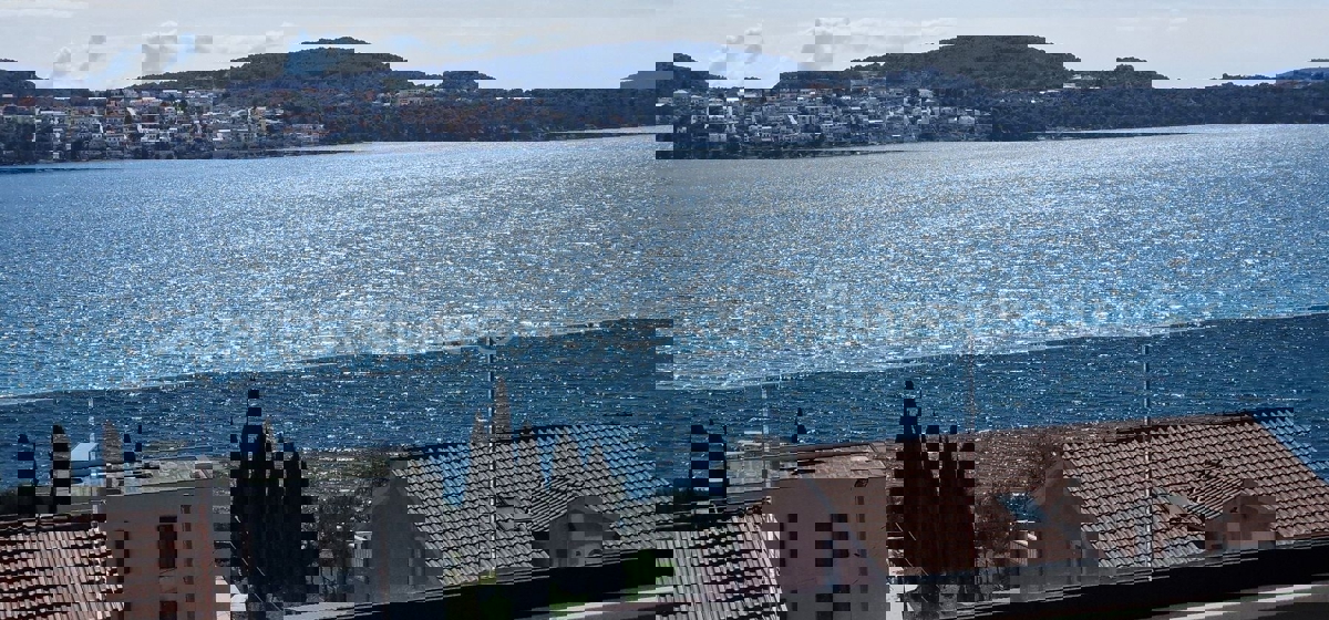 Seget D., penthouse 174 m2, new building, panoramic sea view, 2 garages