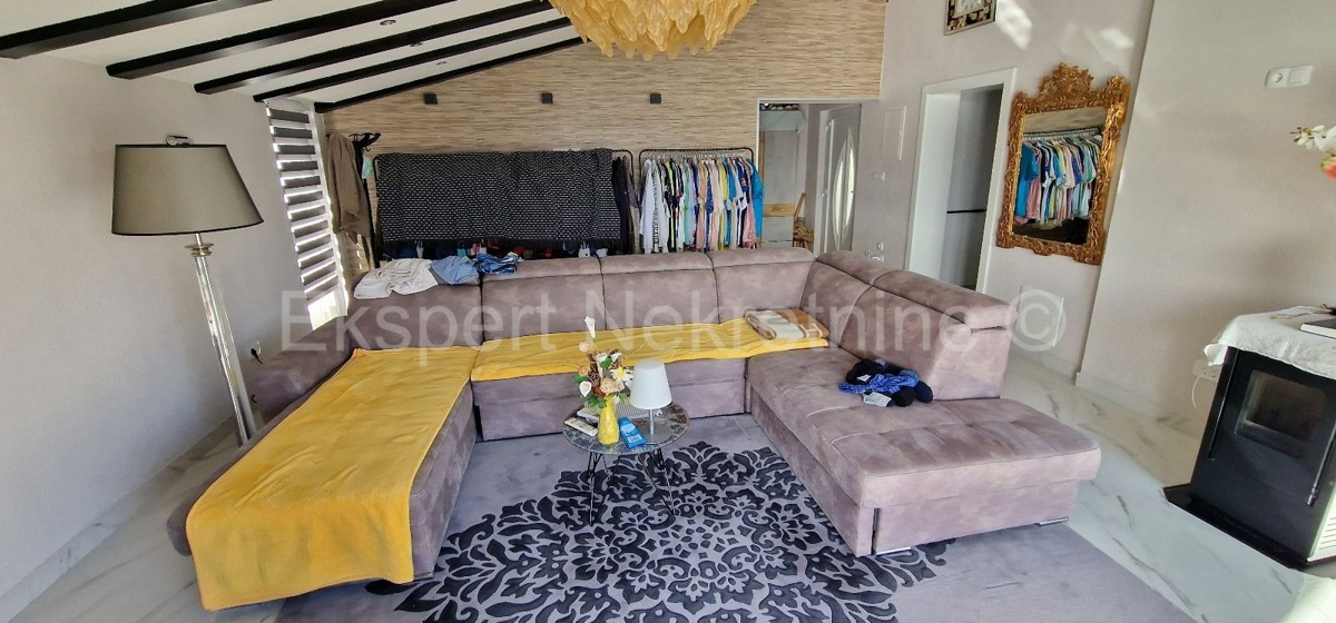 Ciovo, Okrug, apartment house 250 m2, second row from the sea, sea view