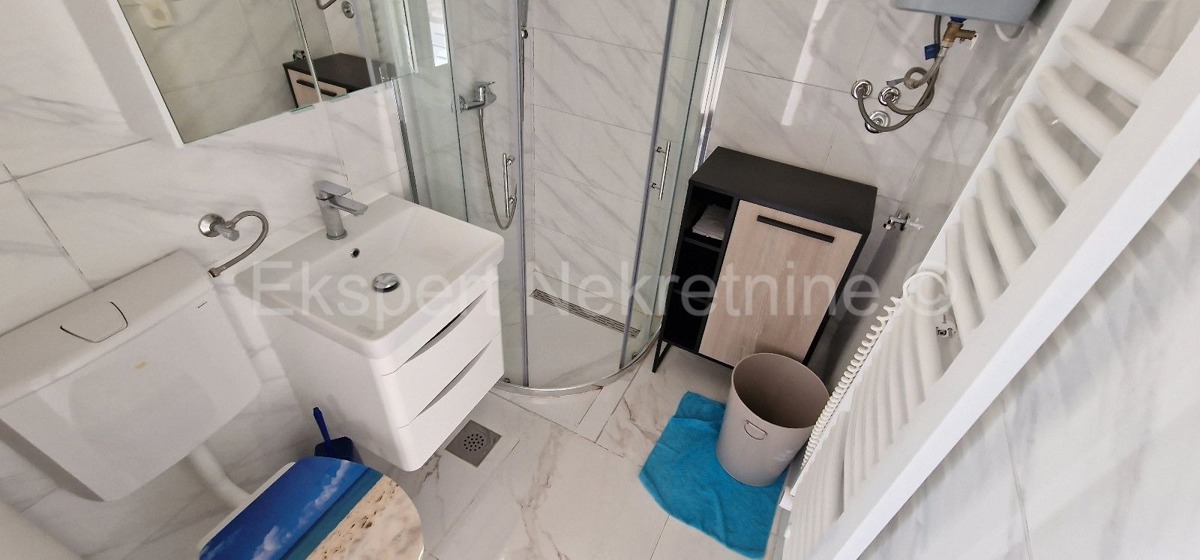 Ciovo, Okrug, apartment house 250 m2, second row from the sea, sea view