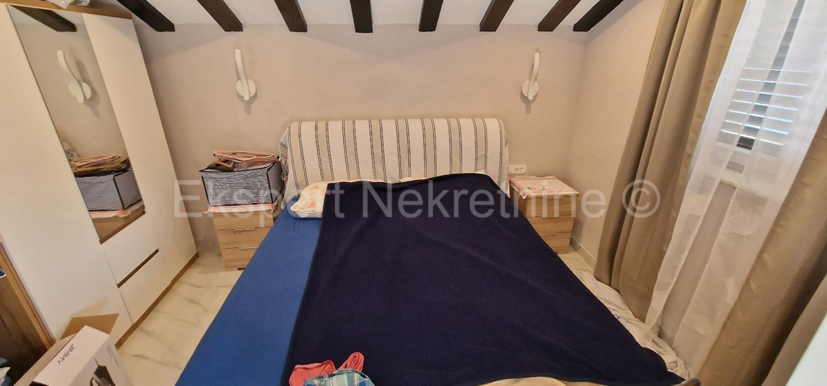 Ciovo, Okrug, apartment house 250 m2, second row from the sea, sea view