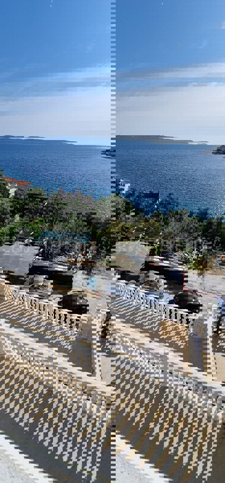 Ciovo, Okrug, apartment house 250 m2, second row from the sea, sea view