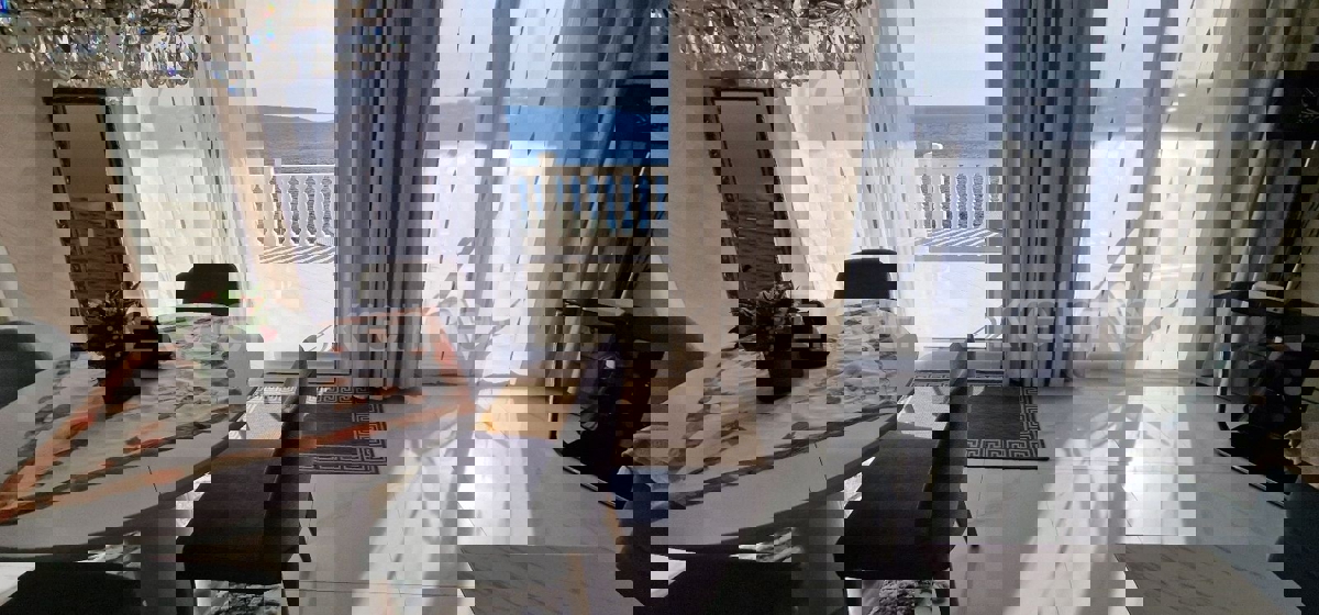 Ciovo, Okrug, apartment house 250 m2, second row from the sea, sea view