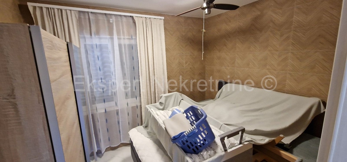 Ciovo, Okrug, apartment house 250 m2, second row from the sea, sea view