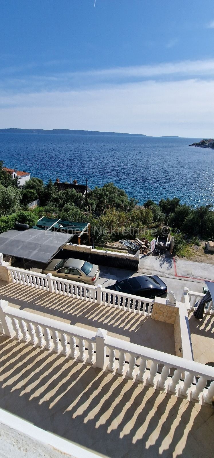 Ciovo, Okrug, apartment house 250 m2, second row from the sea, sea view