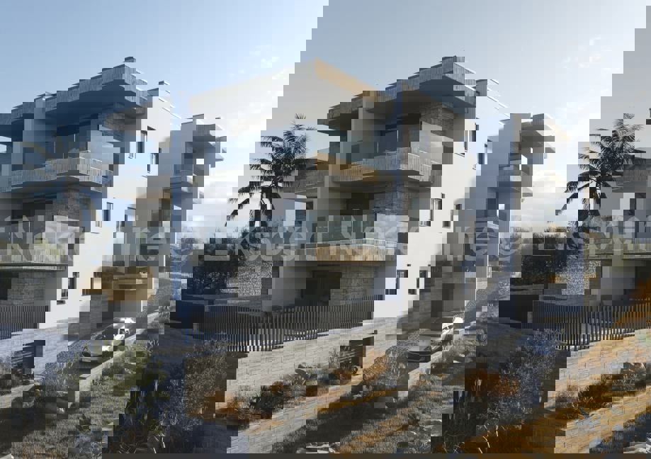 Rogoznica, Ražanj, appartamento con 2 camere da letto 68m2 con giardino, parcheggio, vista mare