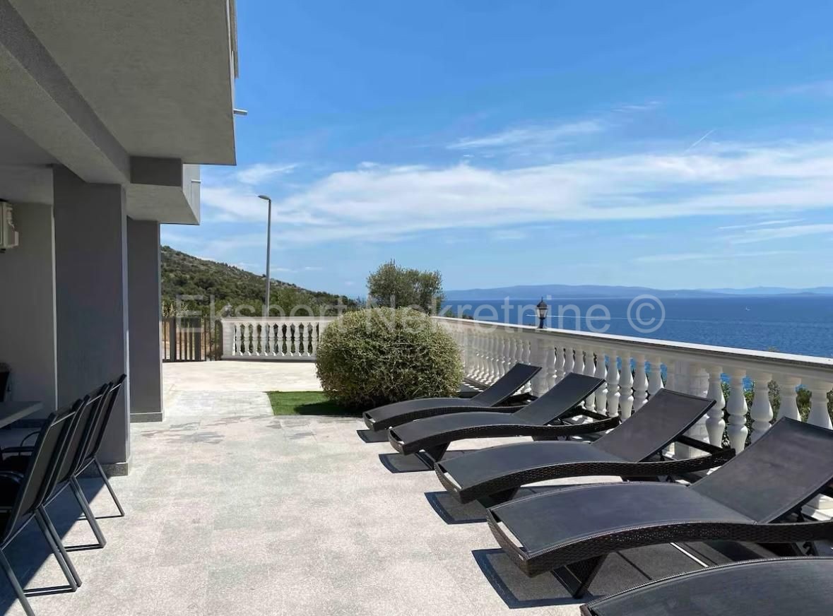Čiovo, Okrug G. detached house 192 m2 on two floors, sea view,