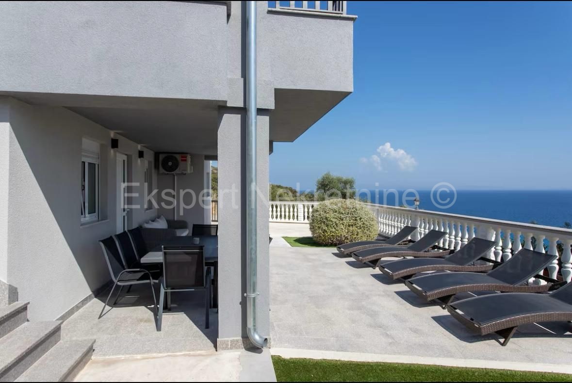 Čiovo, Okrug G. detached house 192 m2 on two floors, sea view,