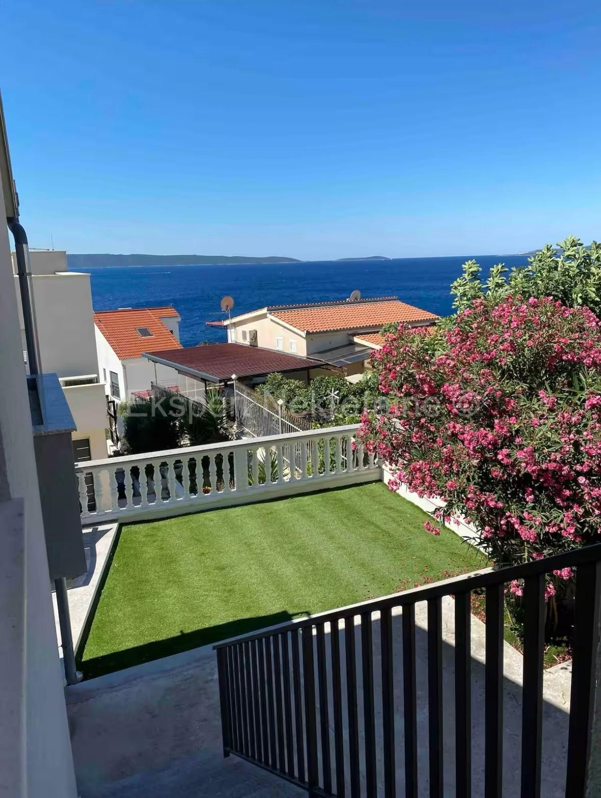 Čiovo, Okrug G. detached house 192 m2 on two floors, sea view,