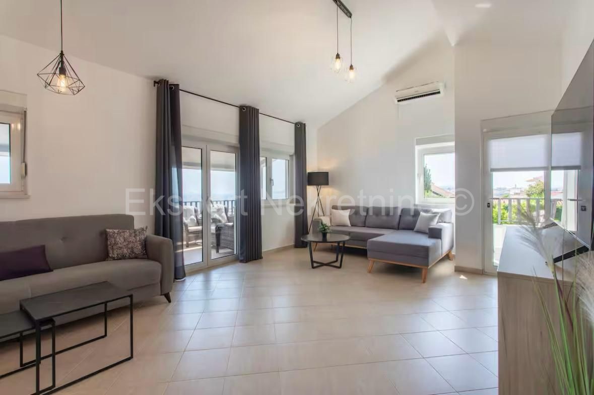 Čiovo, Okrug G. detached house 192 m2 on two floors, sea view,