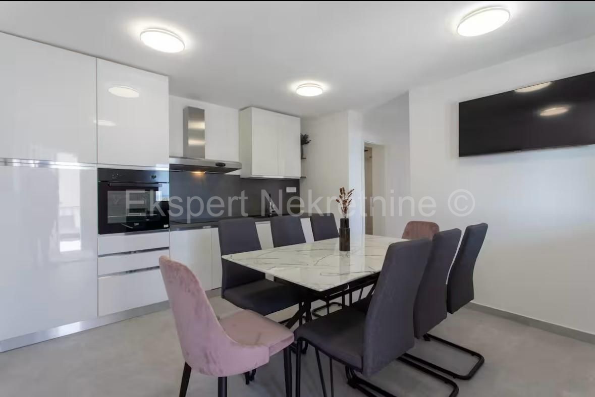 Čiovo, Okrug G. detached house 192 m2 on two floors, sea view,