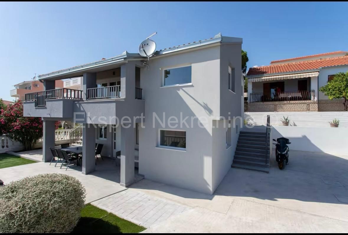 Čiovo, Okrug G. detached house 192 m2 on two floors, sea view,