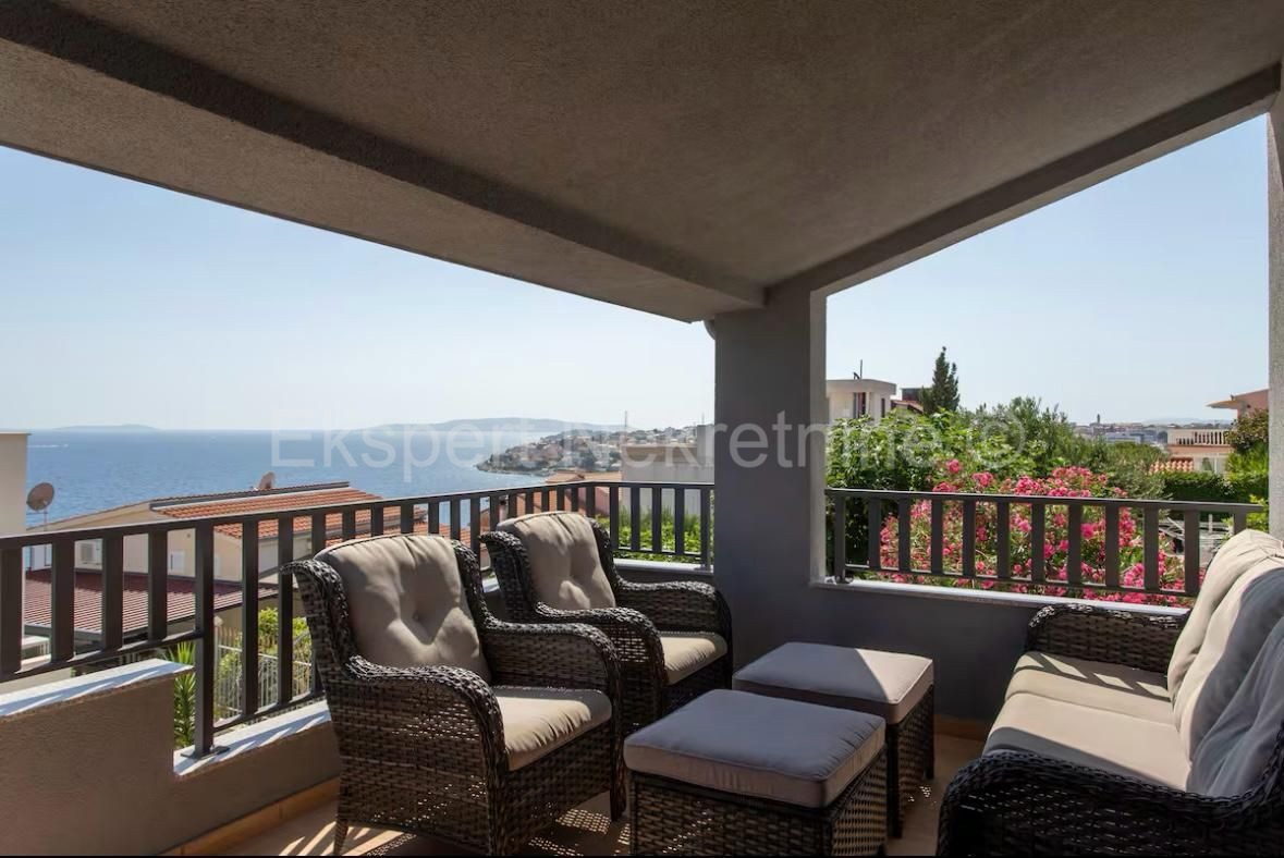 Čiovo, Okrug G. detached house 192 m2 on two floors, sea view,