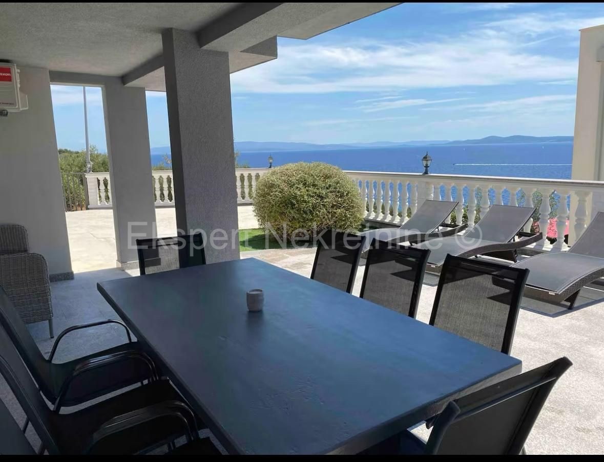 Čiovo, Okrug G. detached house 192 m2 on two floors, sea view,