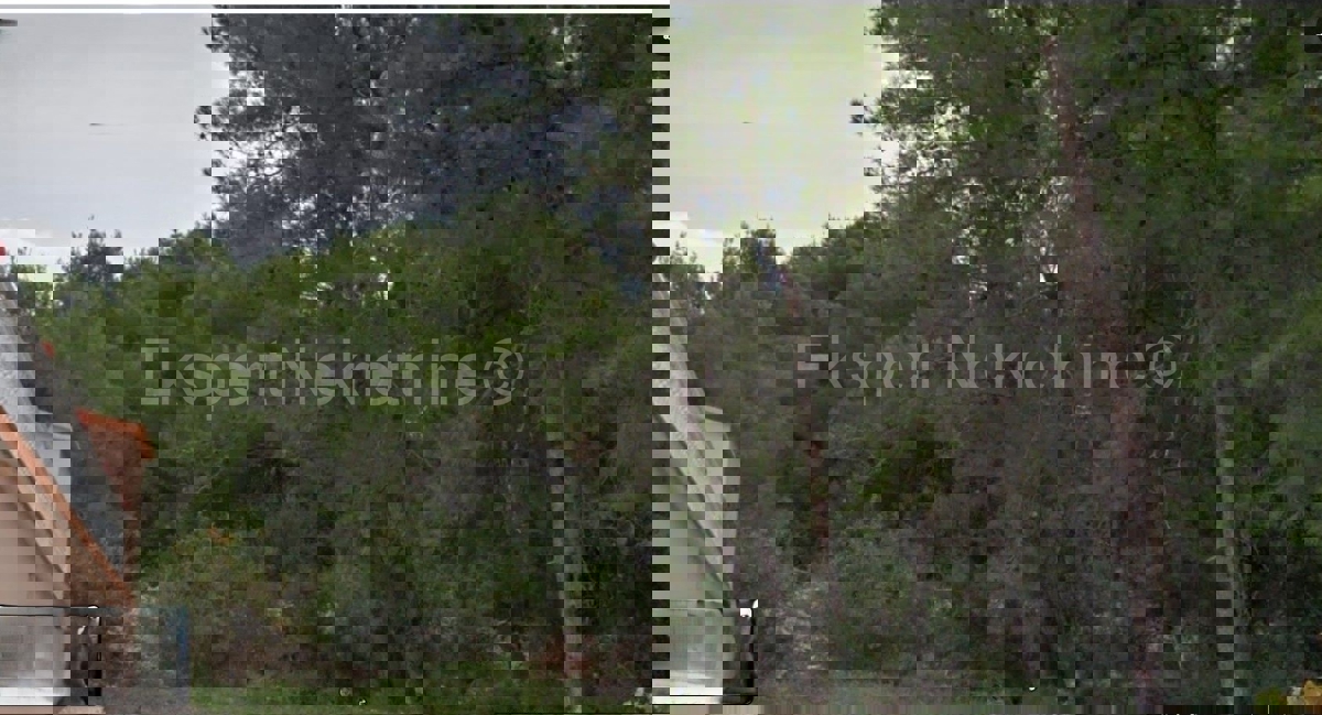 Čiovo, Okrug G., terreno edificabile a 350 m dal mare e dalla spiaggia