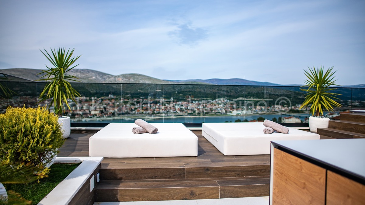 Trogir, luxury villa 312 m2, with swimming pool and garage and landscaped garden