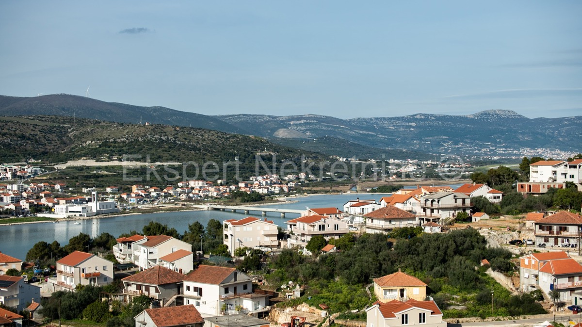 Trogir, luxury villa 312 m2, with swimming pool and garage and landscaped garden