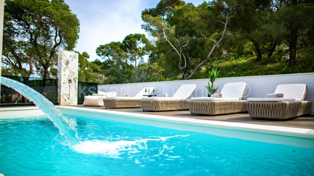 Trogir, luxury villa 312 m2, with swimming pool and garage and landscaped garden