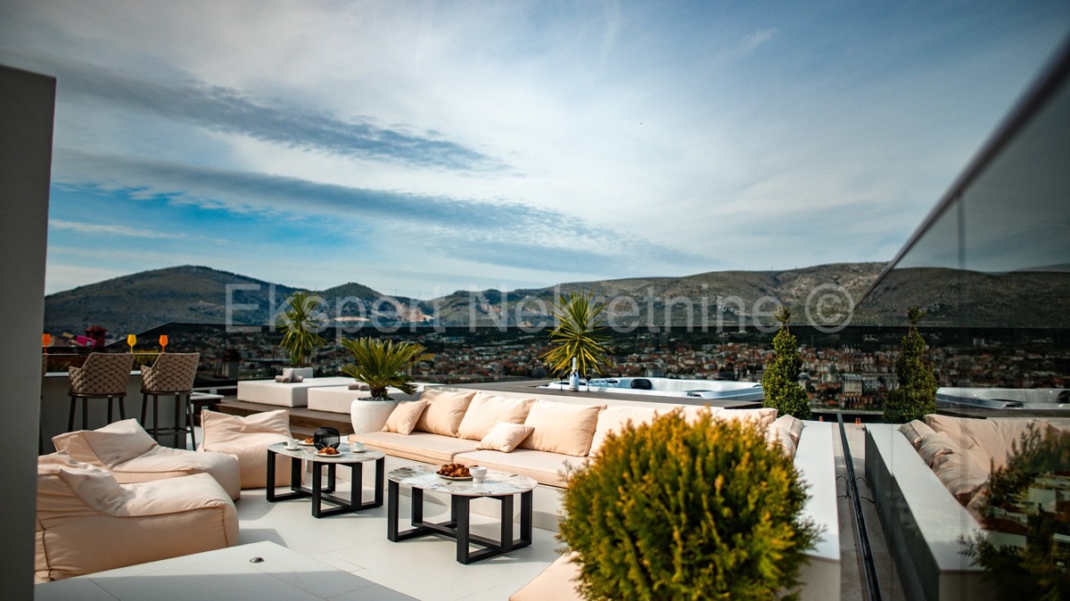 Trogir, luxury villa 312 m2, with swimming pool and garage and landscaped garden