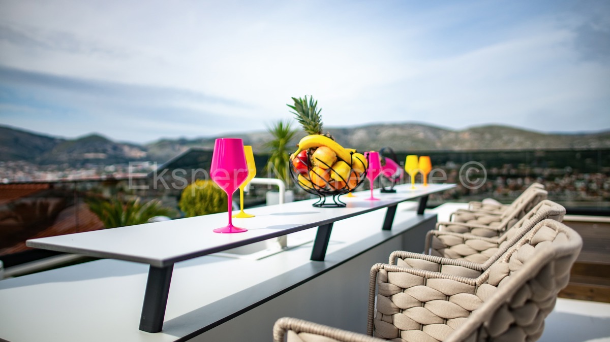 Trogir, luxury villa 312 m2, with swimming pool and garage and landscaped garden