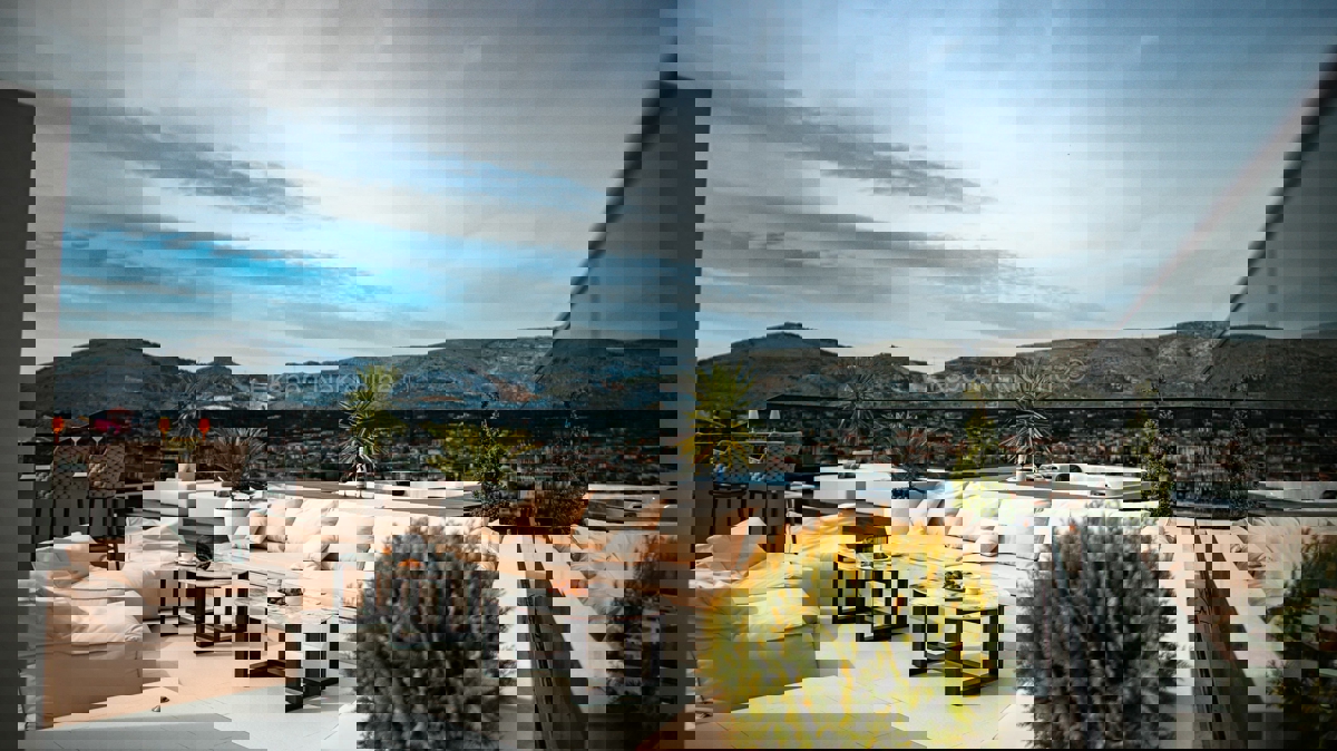 Trogir, luxury villa 312 m2, with swimming pool and garage and landscaped garden