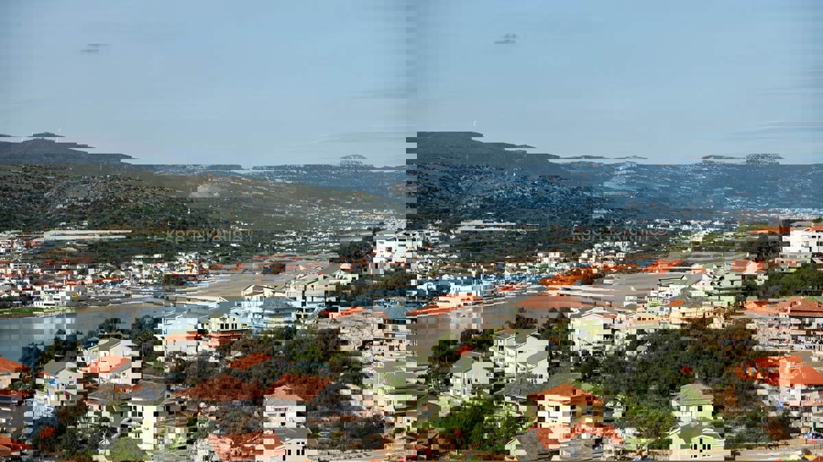 Trogir, luxury villa 312 m2, with swimming pool and garage and landscaped garden