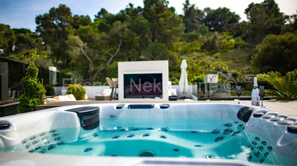 Trogir, luxury villa 312 m2, with swimming pool and garage and landscaped garden