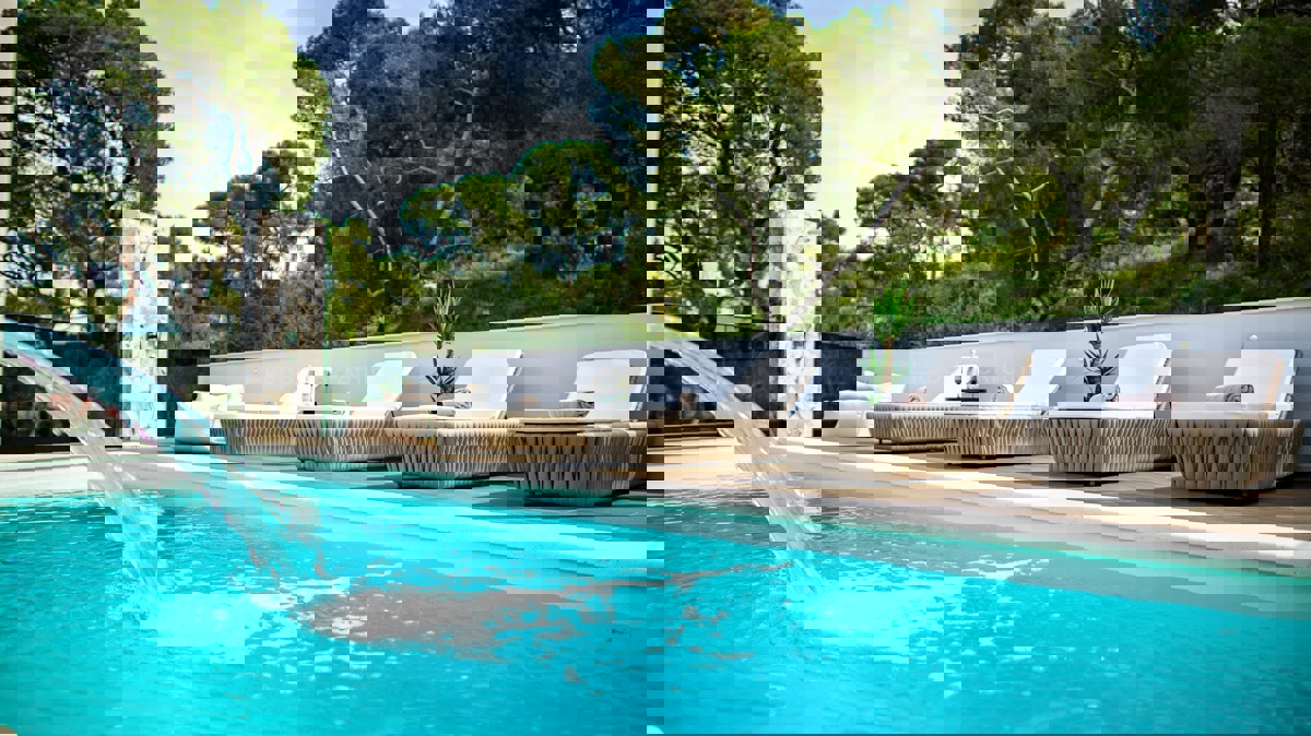 Trogir, luxury villa 312 m2, with swimming pool and garage and landscaped garden