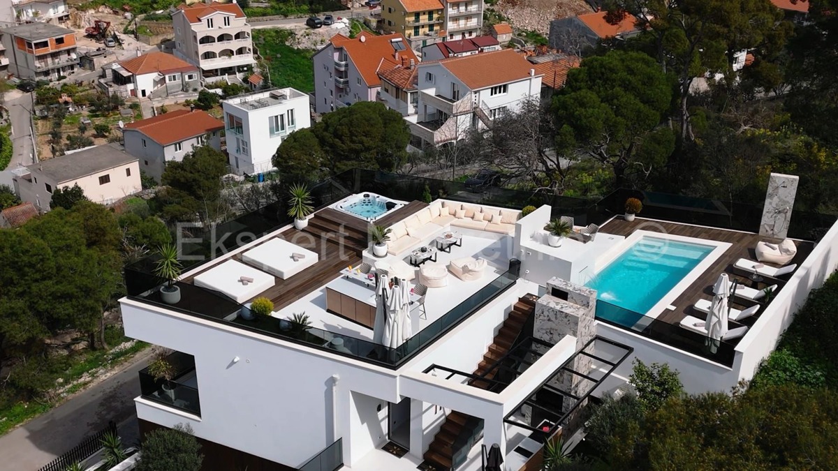 Trogir, luxury villa 312 m2, with swimming pool and garage and landscaped garden