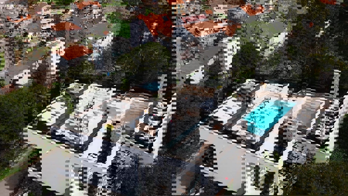 Trogir, luxury villa 312 m2, with swimming pool and garage and landscaped garden