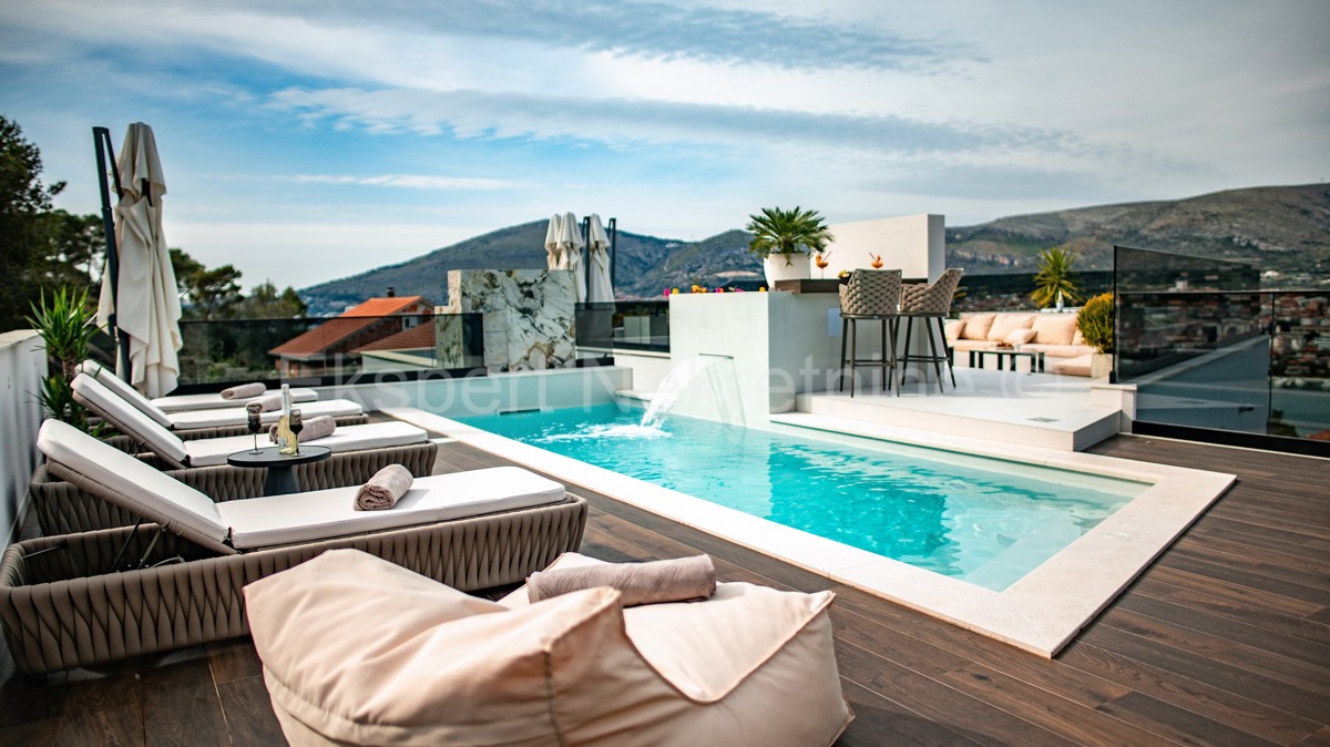 Trogir, luxury villa 312 m2, with swimming pool and garage and landscaped garden