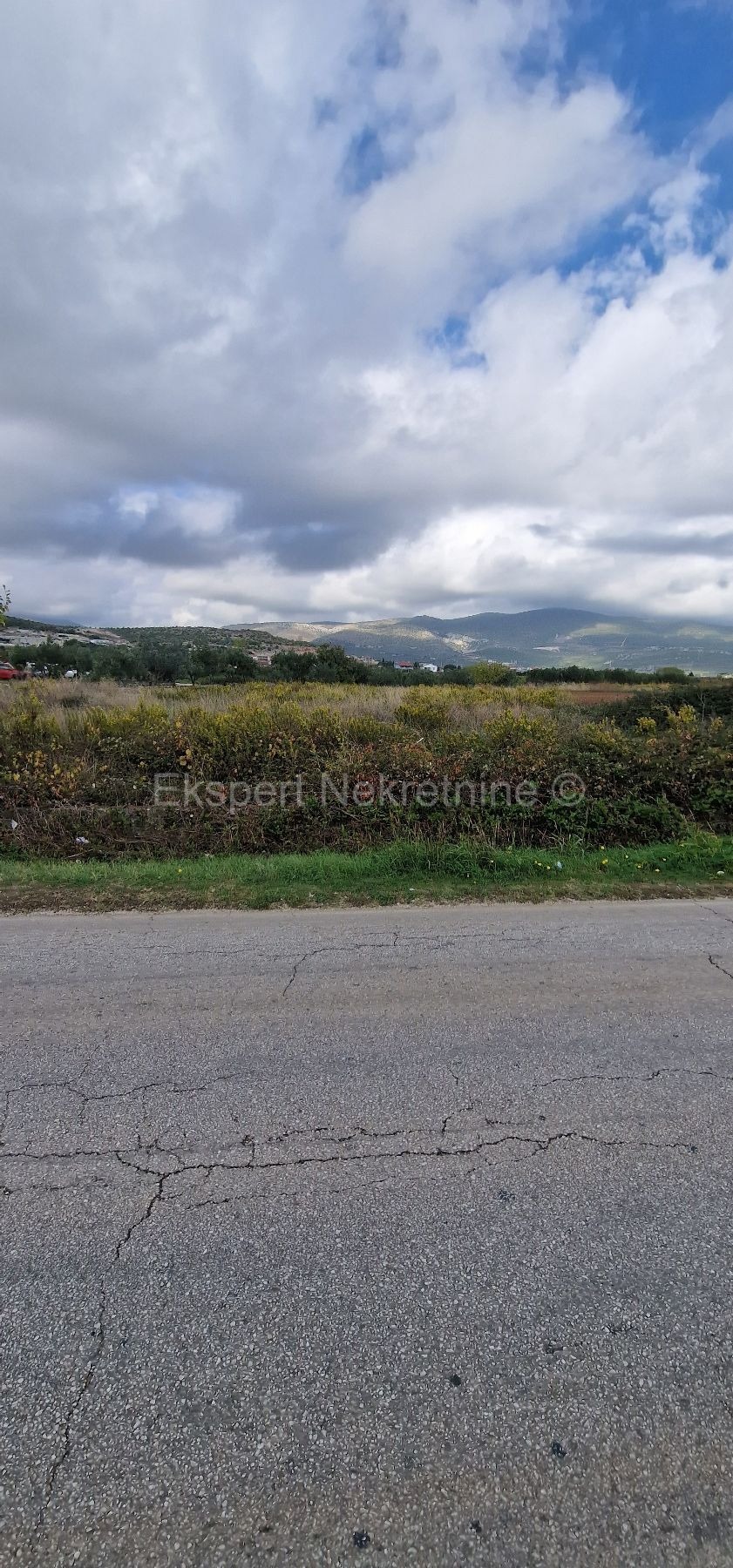 Trogir, Divulje, agricultural land 3314 m2, next to the main road to the airport