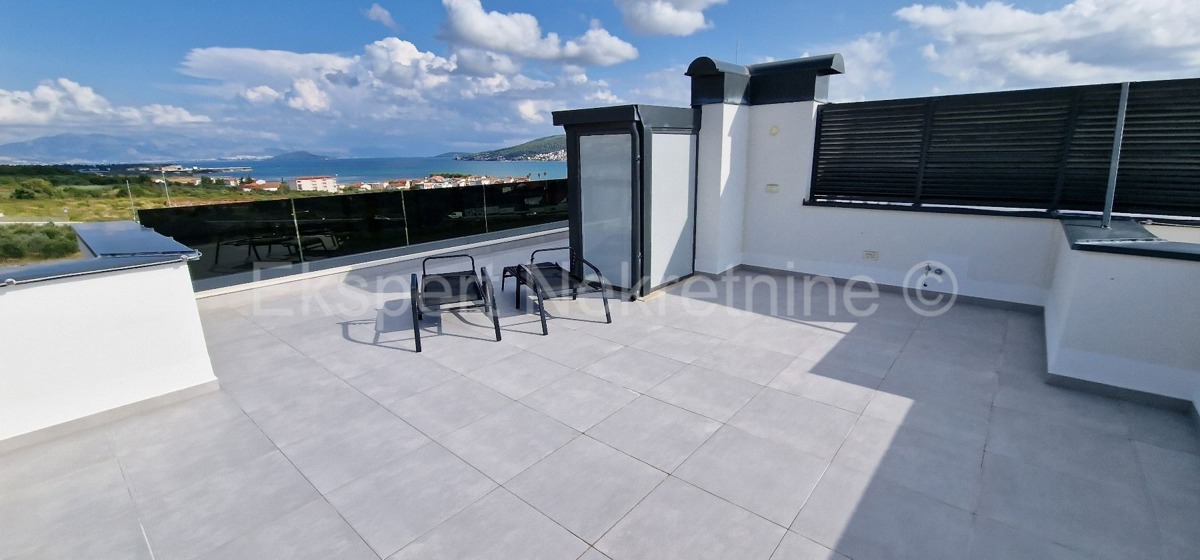 Trogir, penthouse 70 m2 + 74 m2 roof terrace, sea view,