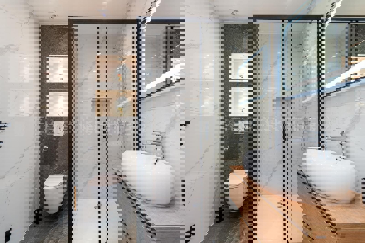 Čiovo, Okrug, 3-bedroom apartment 118 m2, 2nd floor, large terrace, view, furnished