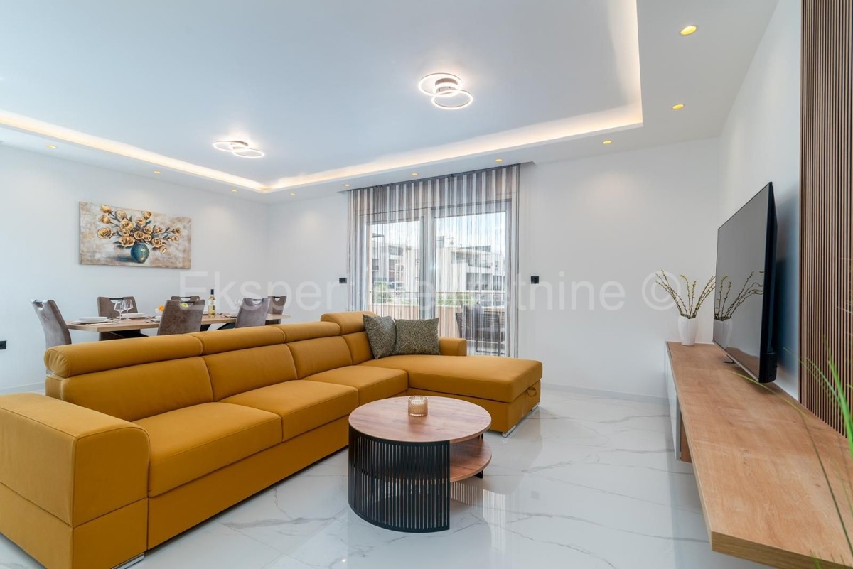 Čiovo, Okrug, 3-bedroom apartment 118 m2, 2nd floor, large terrace, view, furnished