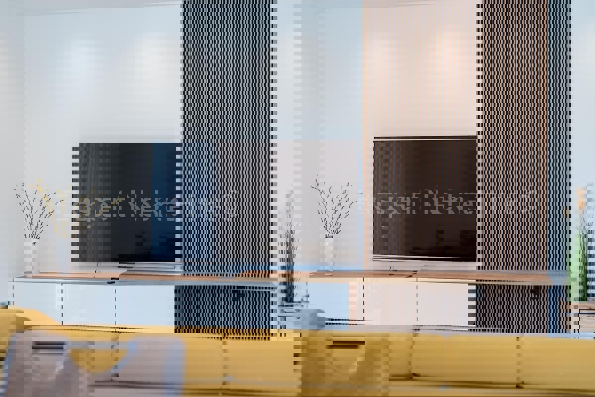 Čiovo, Okrug, 3-bedroom apartment 118 m2, 2nd floor, large terrace, view, furnished