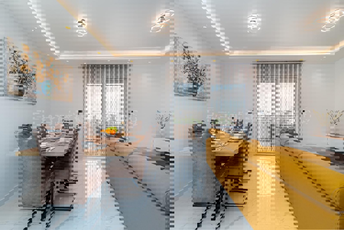 Čiovo, Okrug, 3-bedroom apartment 118 m2, 2nd floor, large terrace, view, furnished