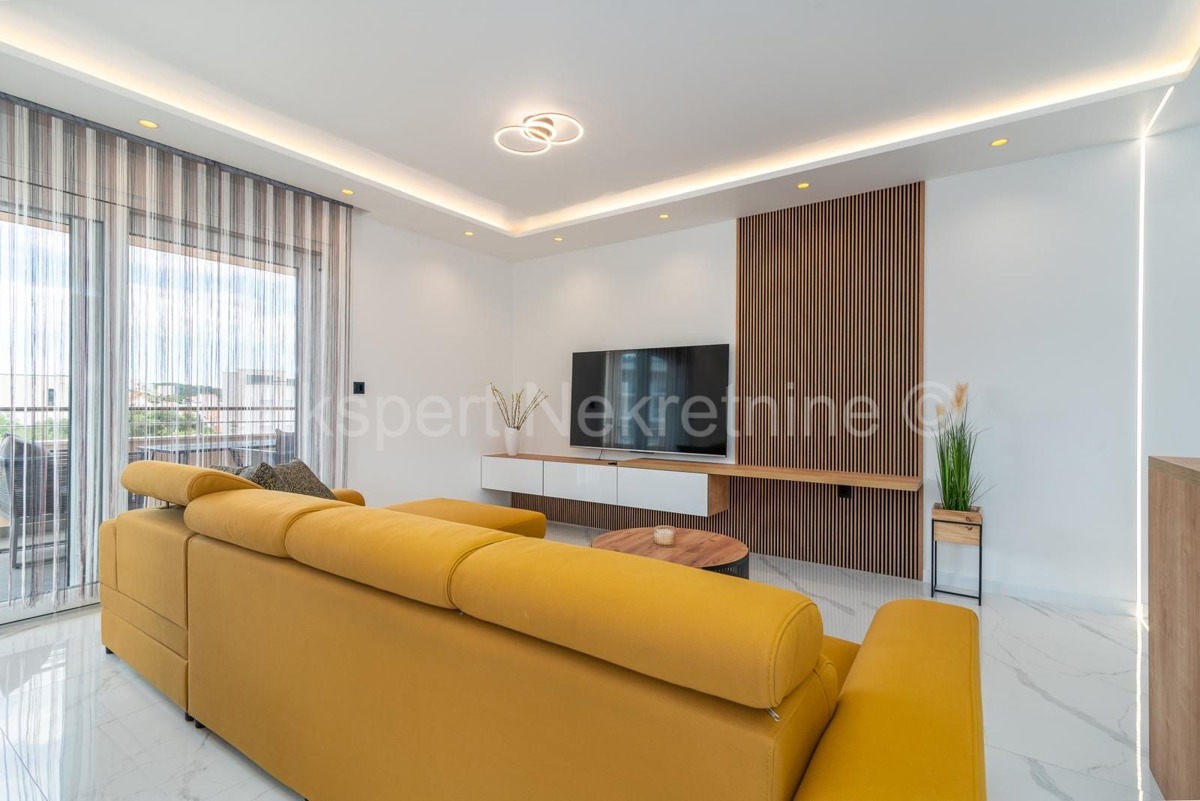 Čiovo, Okrug, 3-bedroom apartment 118 m2, 2nd floor, large terrace, view, furnished