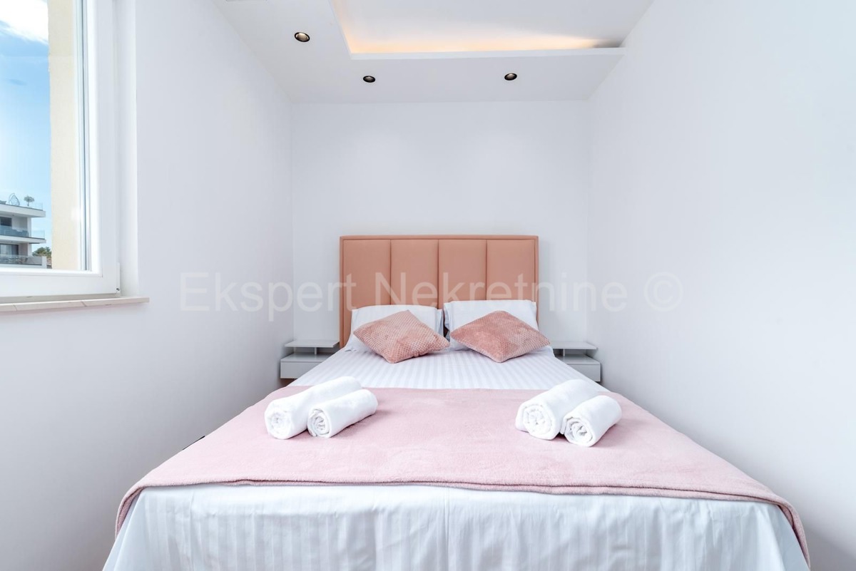 Čiovo, Okrug, 3-bedroom apartment 118 m2, 2nd floor, large terrace, view, furnished